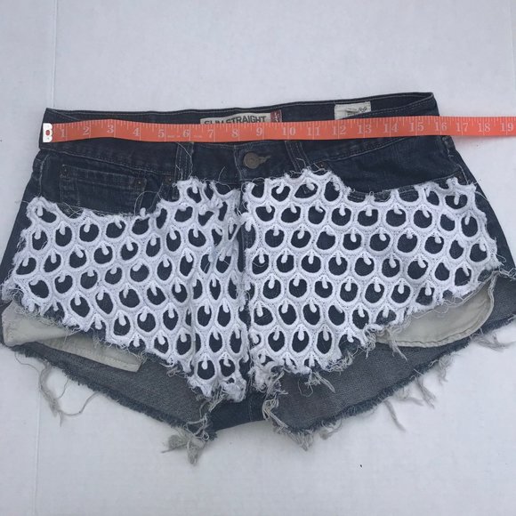 Levi’s 514 Jean Upcycled Cut-off Shorts - Picture 3 of 8